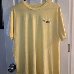Columbia Men's Short Sleeve Tee in Soft Yellow